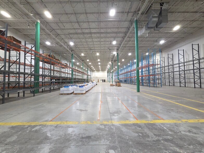 More Photos Of 300 Jubilee Dr, Peabody Manufacturing For Lease