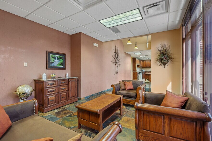 More Photos Of 225 Cedardale Dr SE, Owatonna Office For Sale