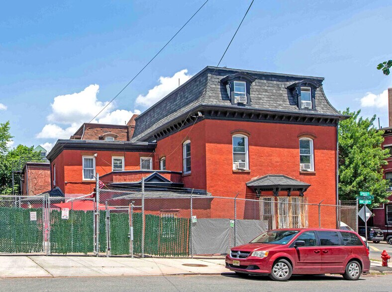 More Photos Of 521-523 Washington St, Newark Apartments For Sale