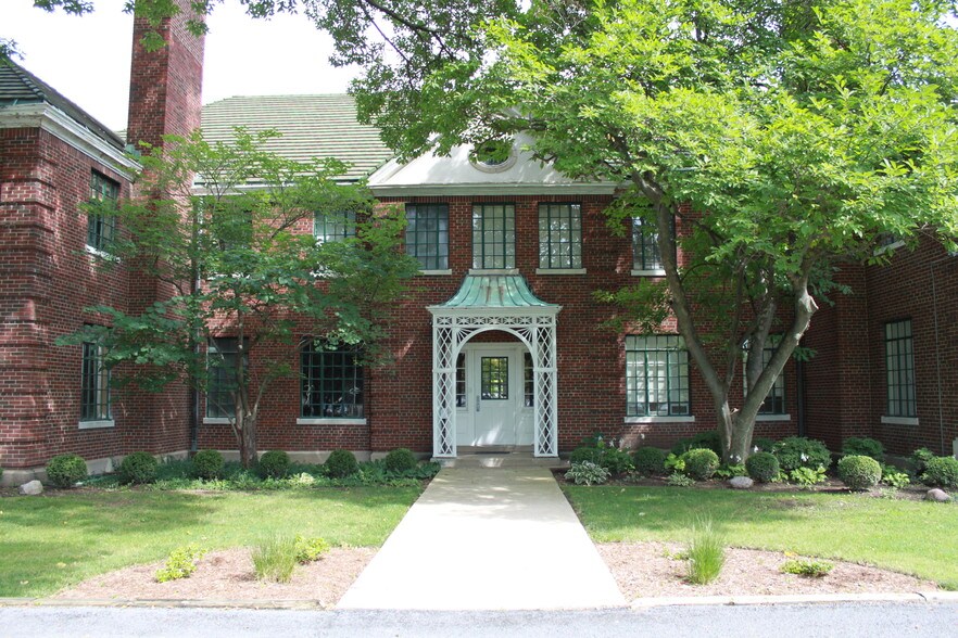 More Photos Of 2619 W Heading Ave, West Peoria Office For Lease