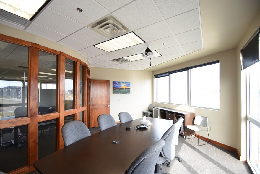 More Photos Of 4820 S 30th Ave, Fargo Office For Lease