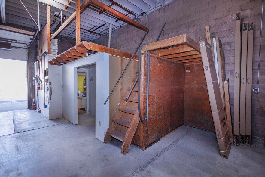 More Photos Of 1093 Montgomery Ave, San Bruno Service For Sale