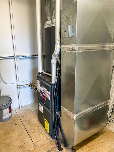 More Photos Of 14472 Commerce Park Blvd, Williston Warehouse For Sale