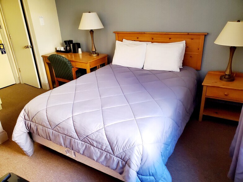 More Photos Of 925 1st Ave, Monte Vista Hotel For Sale