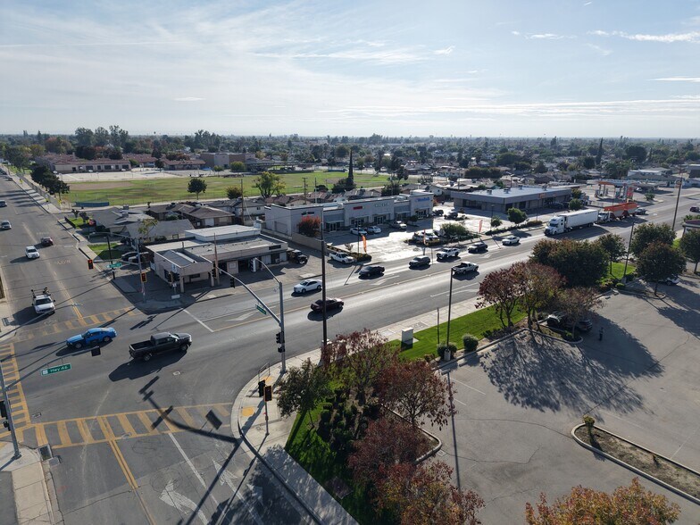 More Photos Of 1311 Highway 46, Wasco General Retail For Sale