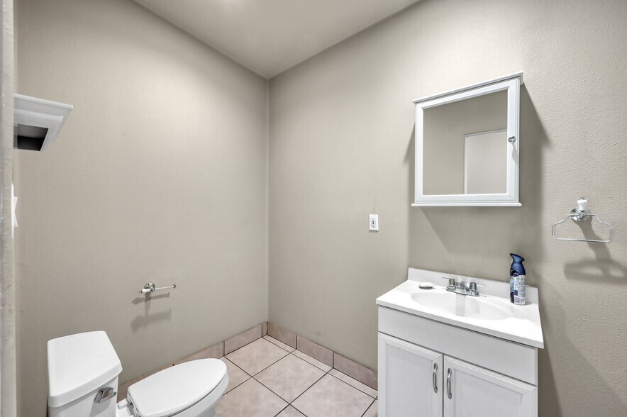 More Photos Of 32219 Tamina Rd, Magnolia Distribution For Lease