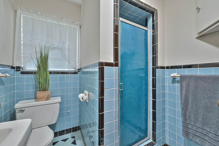 More Photos Of 8713 Wayfarer Ln, Houston Loft Creative Space For Sale