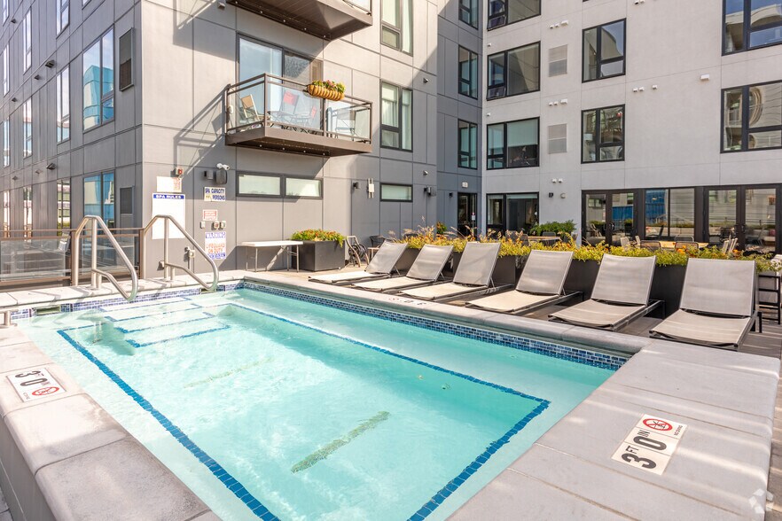 More Photos Of 1300 W Lake St, Minneapolis Apartments For Lease