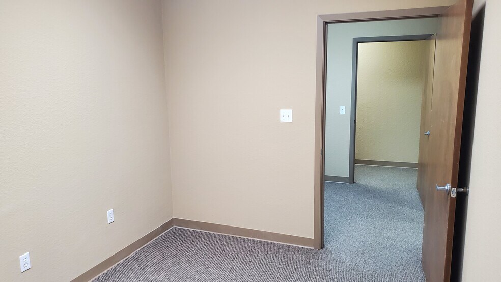 More Photos Of 151 Park Ave, League City Office For Lease