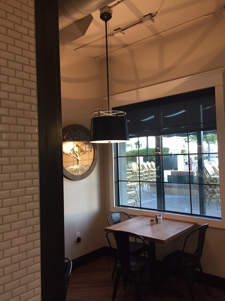 More Photos Of 390 N Sunrise Ave, Roseville Restaurant For Sale