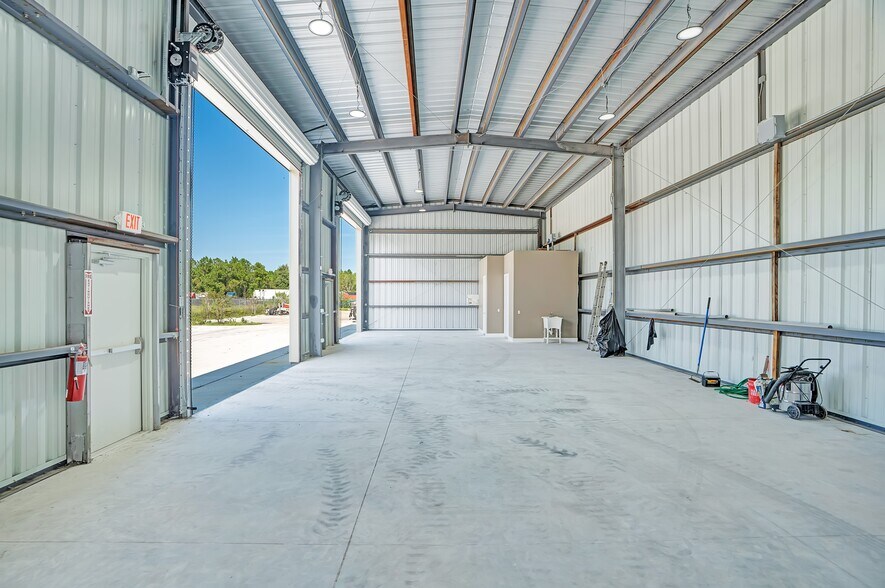 More Photos Of 3295 Steel Rail Dr, Bunnell Warehouse For Lease