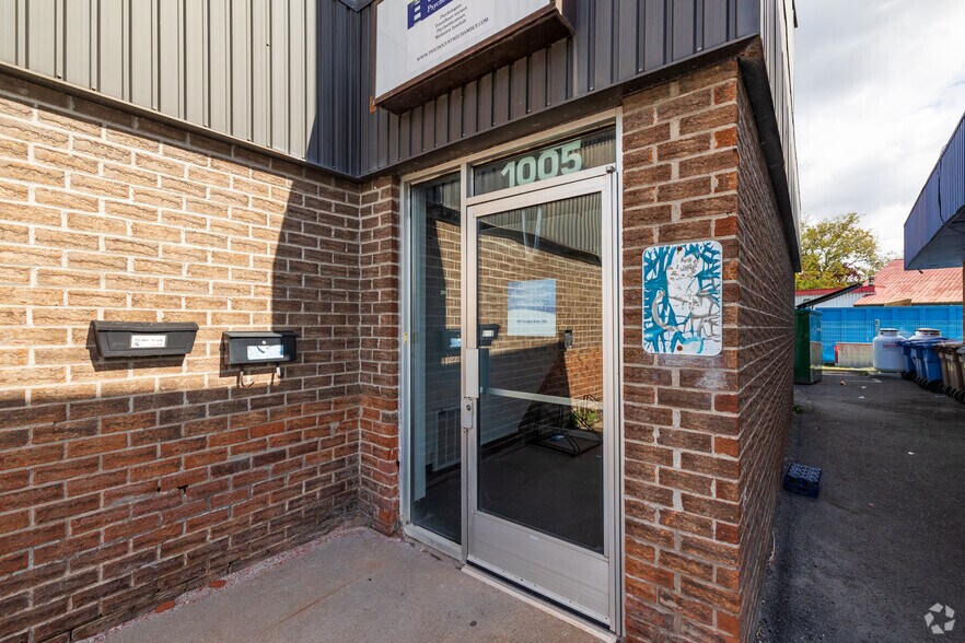 More Photos Of 1001-1005 Boul de Périgny, Chambly General Retail For Lease