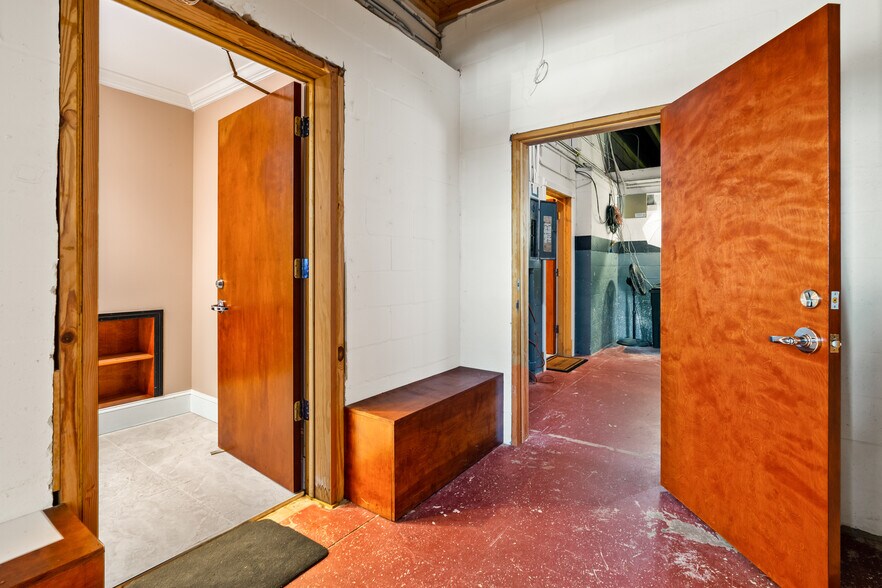 More Photos Of 974 S Nova Rd, Ormond Beach Industrial For Sale