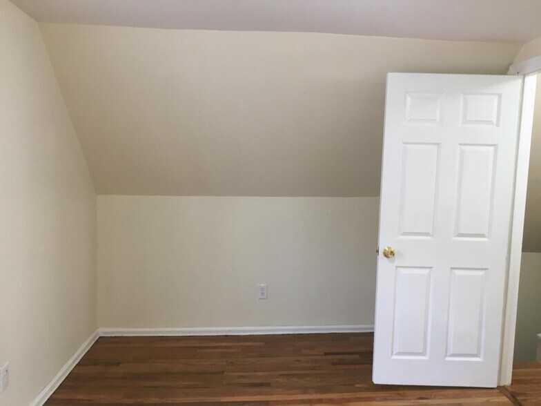 More Photos Of 443 Jackson Ave, Elizabeth Storefront Retail Residential For Sale
