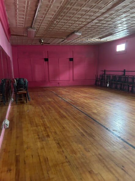 More Photos Of 2715 Hammonds Ferry Rd, Lansdowne Specialty For Lease