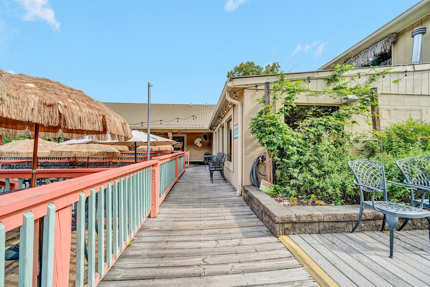 More Photos Of 1041 Harbour Inn Ln, Moneta Restaurant For Sale