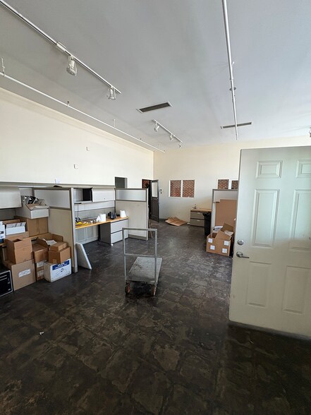 More Photos Of 2800 E 11th St, Los Angeles Manufacturing For Sale