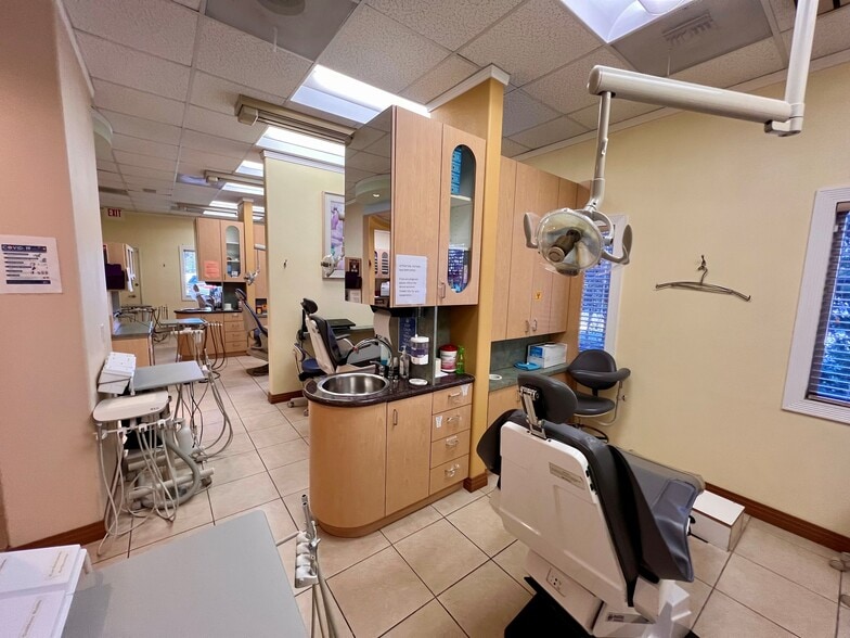 More Photos Of 705 Veterans Blvd, Redwood City Medical For Sale