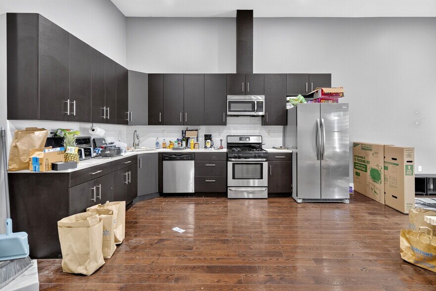 More Photos Of 83 Beaver St, Albany Apartments For Sale