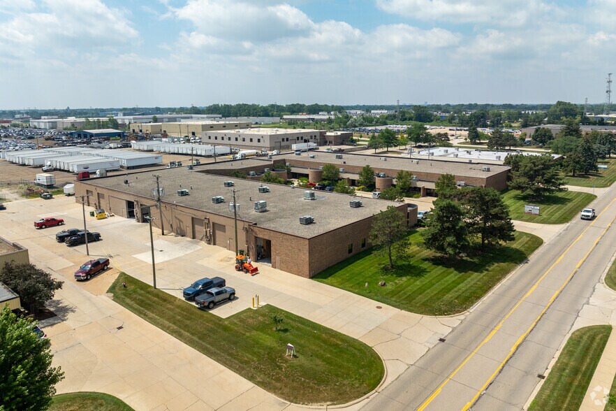 More Photos Of 7314-7515 19 Mile Rd, Sterling Heights Showroom For Lease