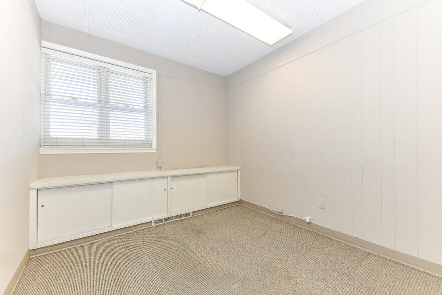 More Photos Of 1834 Banking St, Greensboro Office For Lease