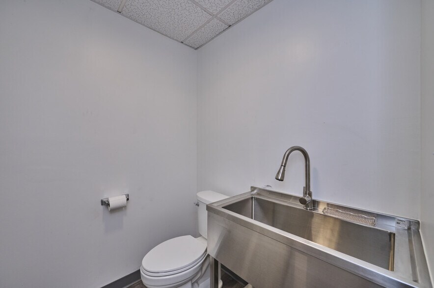 More Photos Of 1 Melvin unit C St, Wakefield Industrial For Lease