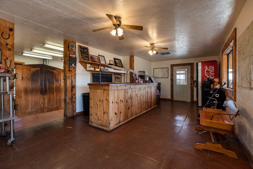 More Photos Of 2040 Long Rd Cyn, Kanab Freestanding For Sale