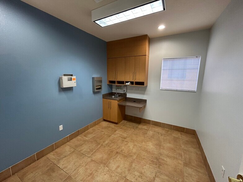 More Photos Of 37914 Daughtery Rd, Zephyrhills Medical For Sale