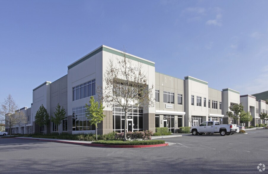 More Photos Of 301-313 Piercy Rd, San Jose Flex For Lease