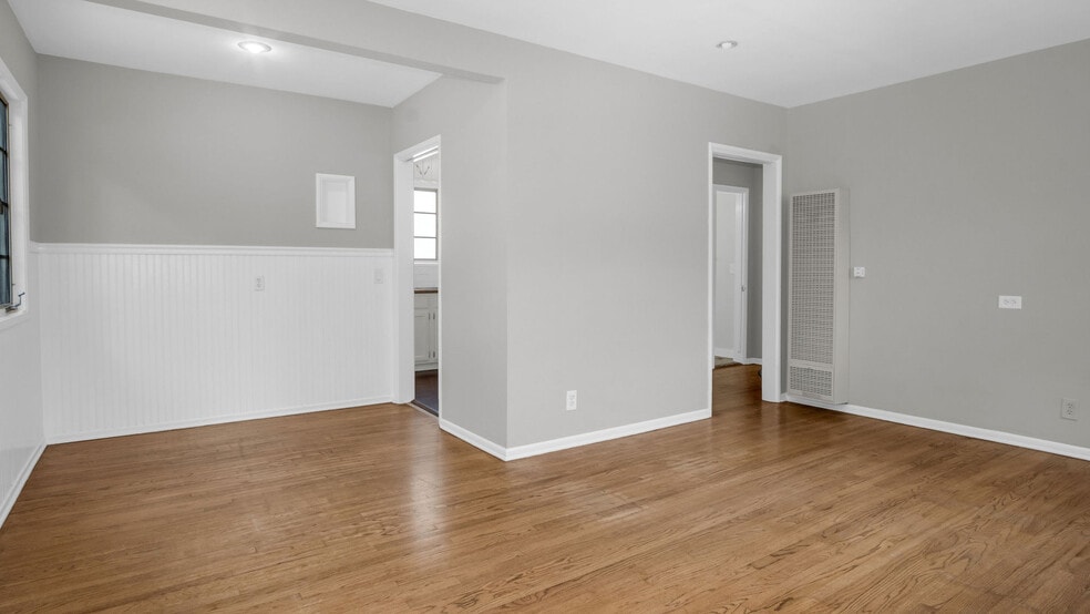 More Photos Of 10346 Oro Vista Ave, Sunland Multifamily For Sale