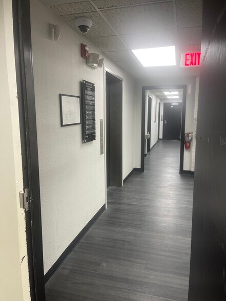 More Photos Of 7960 Baymeadows Way, Jacksonville Office For Lease