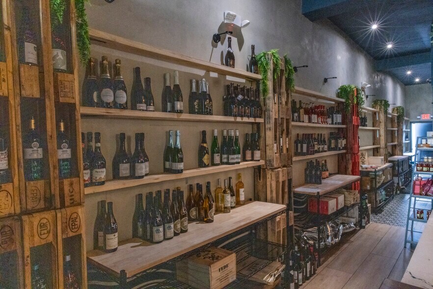 More Photos Of 2605-2617 N Miami Ave, Miami Freestanding For Lease