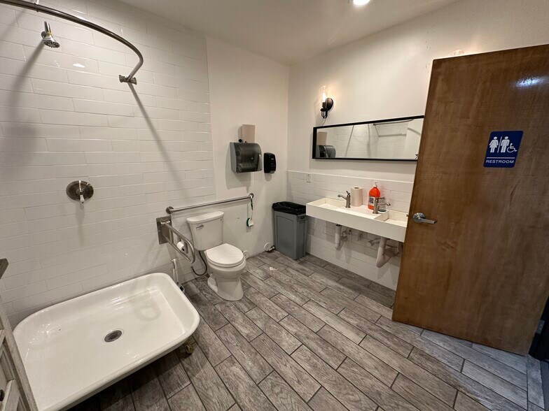 More Photos Of 6901-6955 Broadway, Denver Flex For Sale