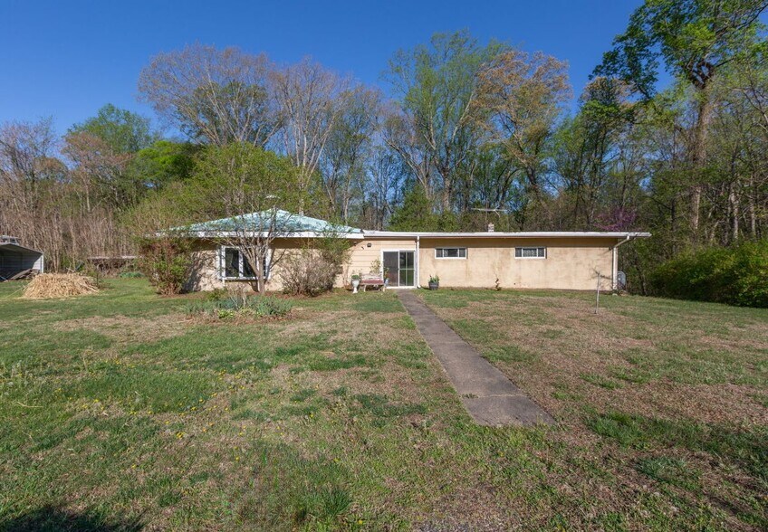 Primary Photo Of 8286-8294 James Madison Pky, King George Storefront Retail Residential For Sale