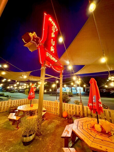 More Photos Of 601 N 1st St, Pulaski Restaurant For Sale