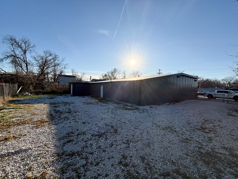 More Photos Of 1460 N Forest Ave, Springfield Auto Repair For Sale