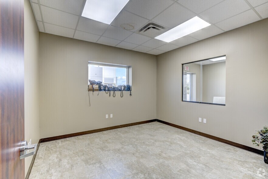 More Photos Of 13802 Furman Rd, Houston Warehouse For Lease