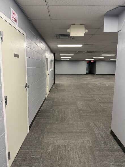 More Photos Of 6923 E 14th St, Tulsa Service For Sale