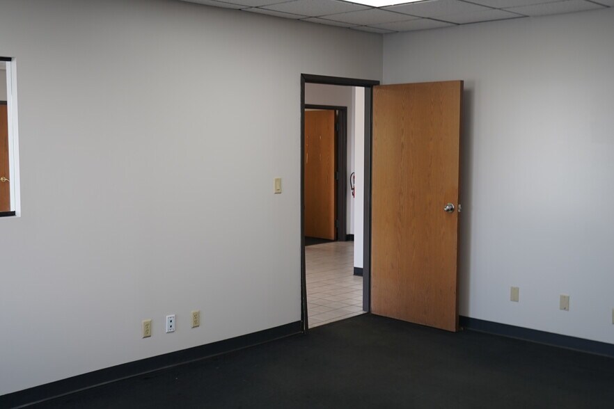 More Photos Of 6645 S 61st West Ave, Tulsa Warehouse For Lease