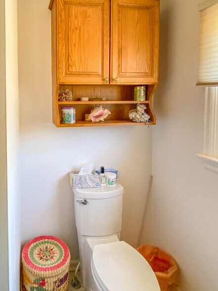 More Photos Of 8017 Old Highway 99 N, Roseburg Distribution For Sale