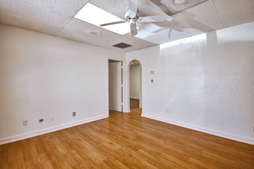 More Photos Of 925 N Stapley Dr, Mesa Office For Lease