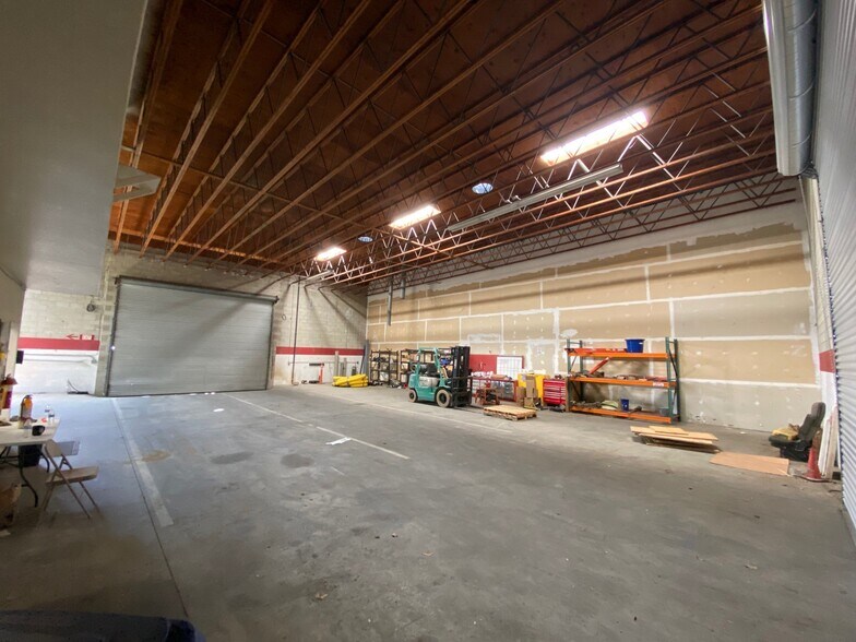 More Photos Of 1640 Hoover Ave, National City Manufacturing For Lease