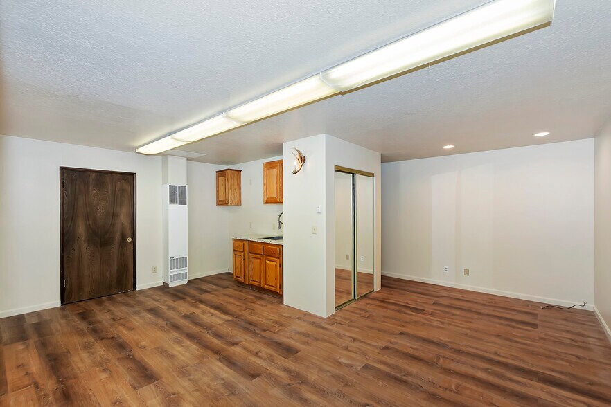 More Photos Of 41659 Big Bear Blvd, Big Bear Lake Office Residential For Lease