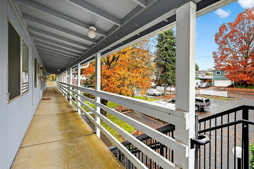 More Photos Of 17170 Beers Ave, Sandy Multifamily For Sale