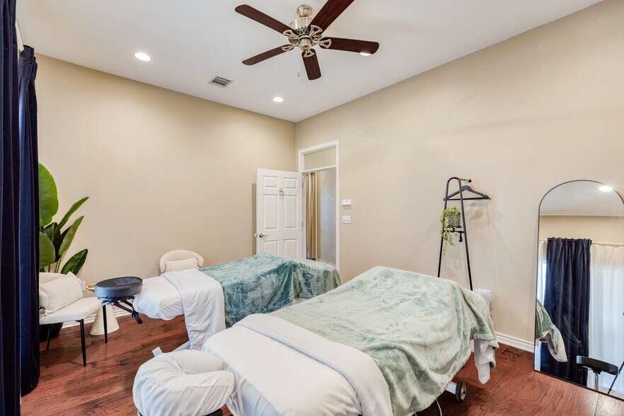 More Photos Of 12335 Hymeadow Dr, Austin Office For Sale