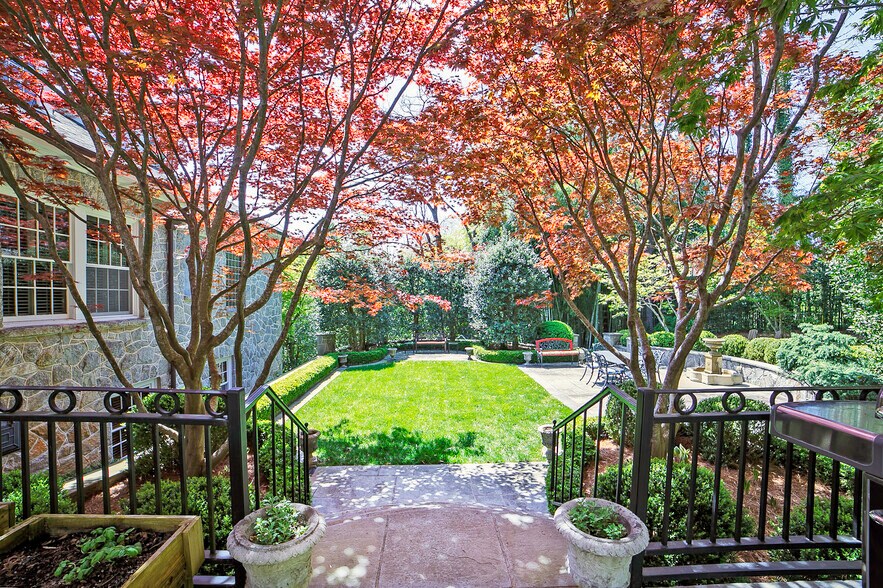 More Photos Of 60 Woodside Dr, Brevard Hospitality For Sale