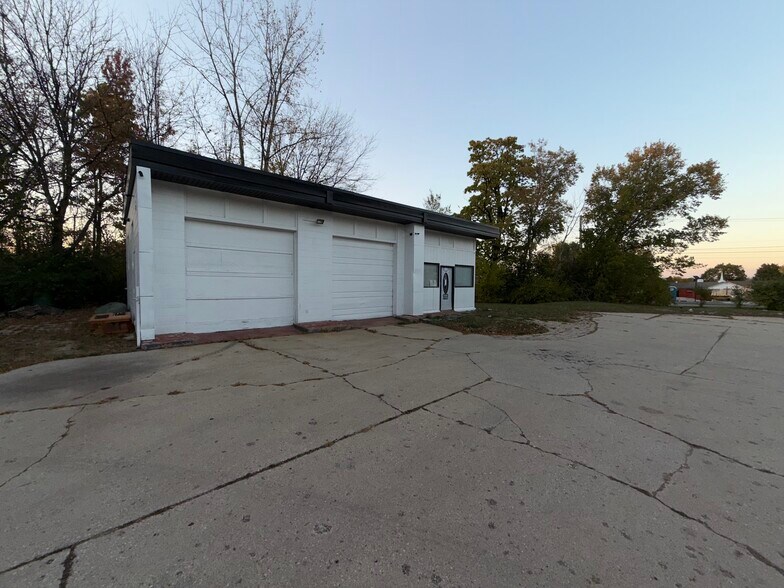 Primary Photo Of 6N592 Route 25, Saint Charles Freestanding For Sale