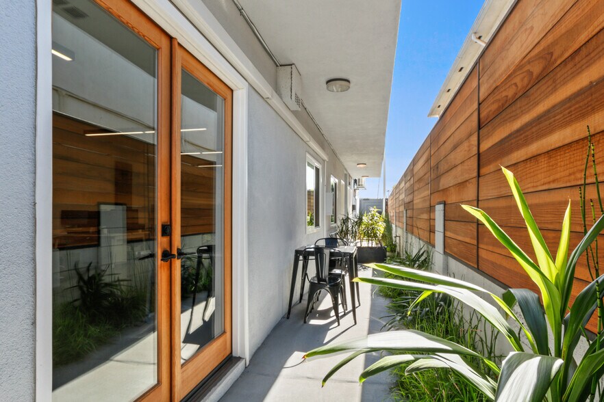 More Photos Of 12421 Venice Blvd, Los Angeles Loft Creative Space For Lease