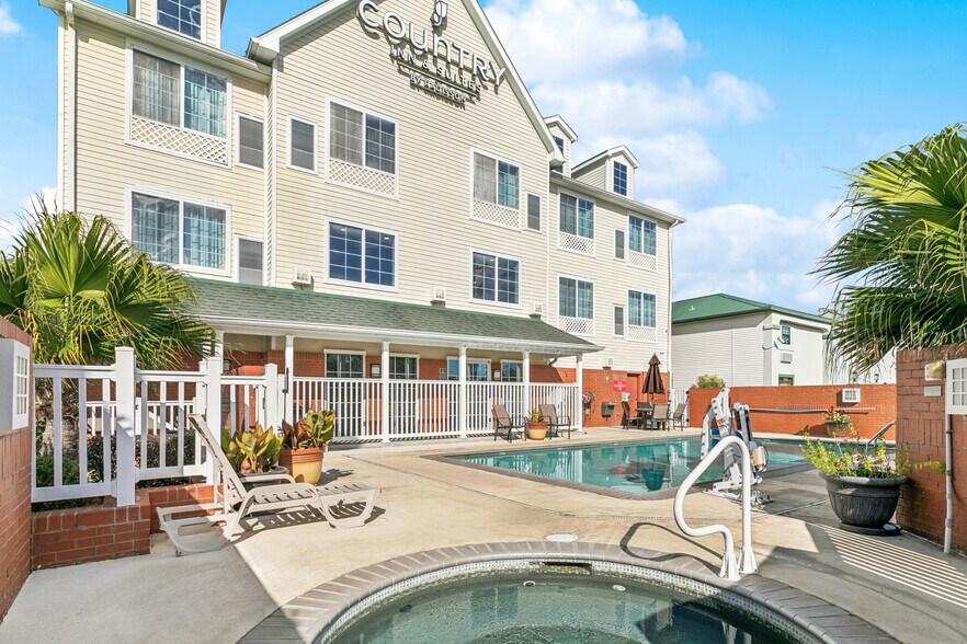 More Photos Of 130 Holiday Blvd, Covington Hotel For Sale