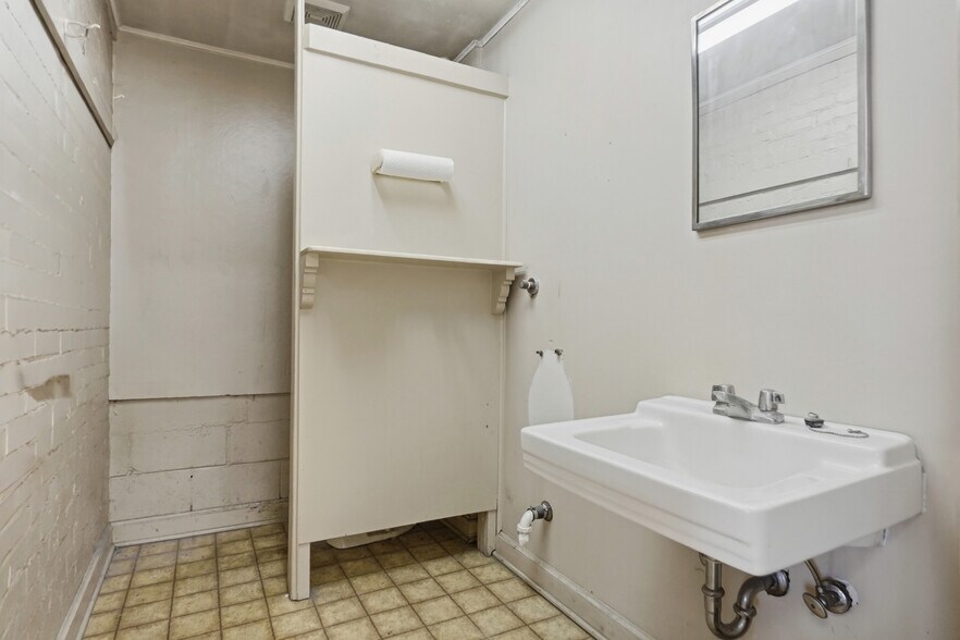 More Photos Of 401 Hodges Ave, Albany Industrial For Sale